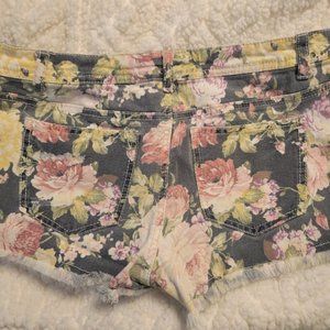 Hippie Laundry destructed shorts